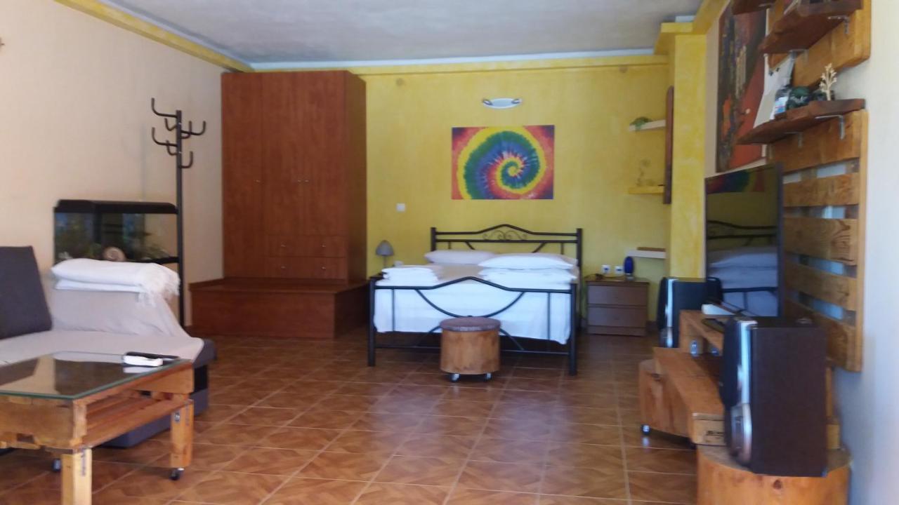 Village Life Studio Kanakades Luaran gambar